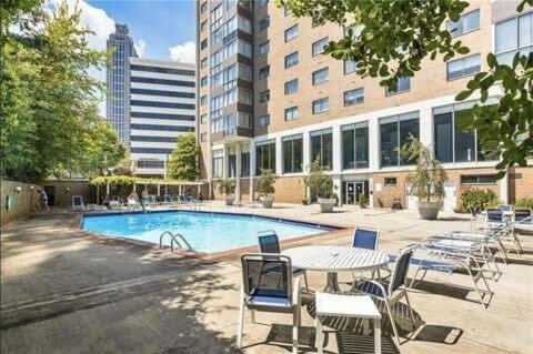 2B1B Modern Downtown Atl Condo W 1 Free Parking Lm1007 แอตแลนตา ภายนอก รูปภาพ
